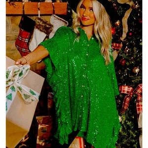 Green sequin from impressions boutique size large! Perfect for a Christmas party